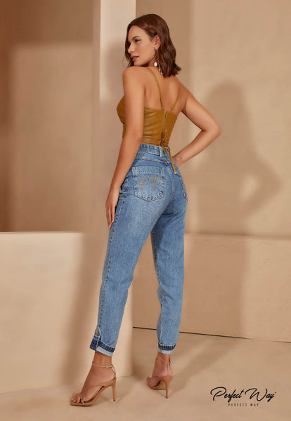 Blue Jeans with Embroidered Pocket Detail