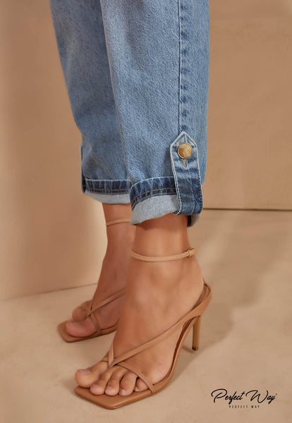 Blue Jeans with Embroidered Pocket Detail