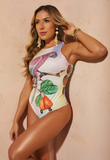 Saída de banho com estampa de arara colorida